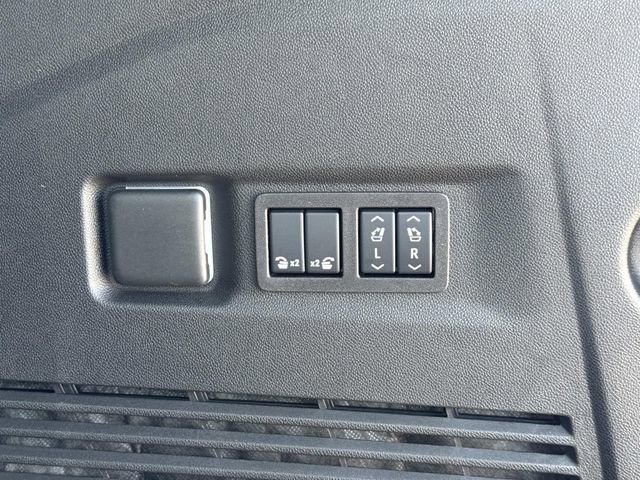 New 2026 Chevrolet Suburban Premier image 23