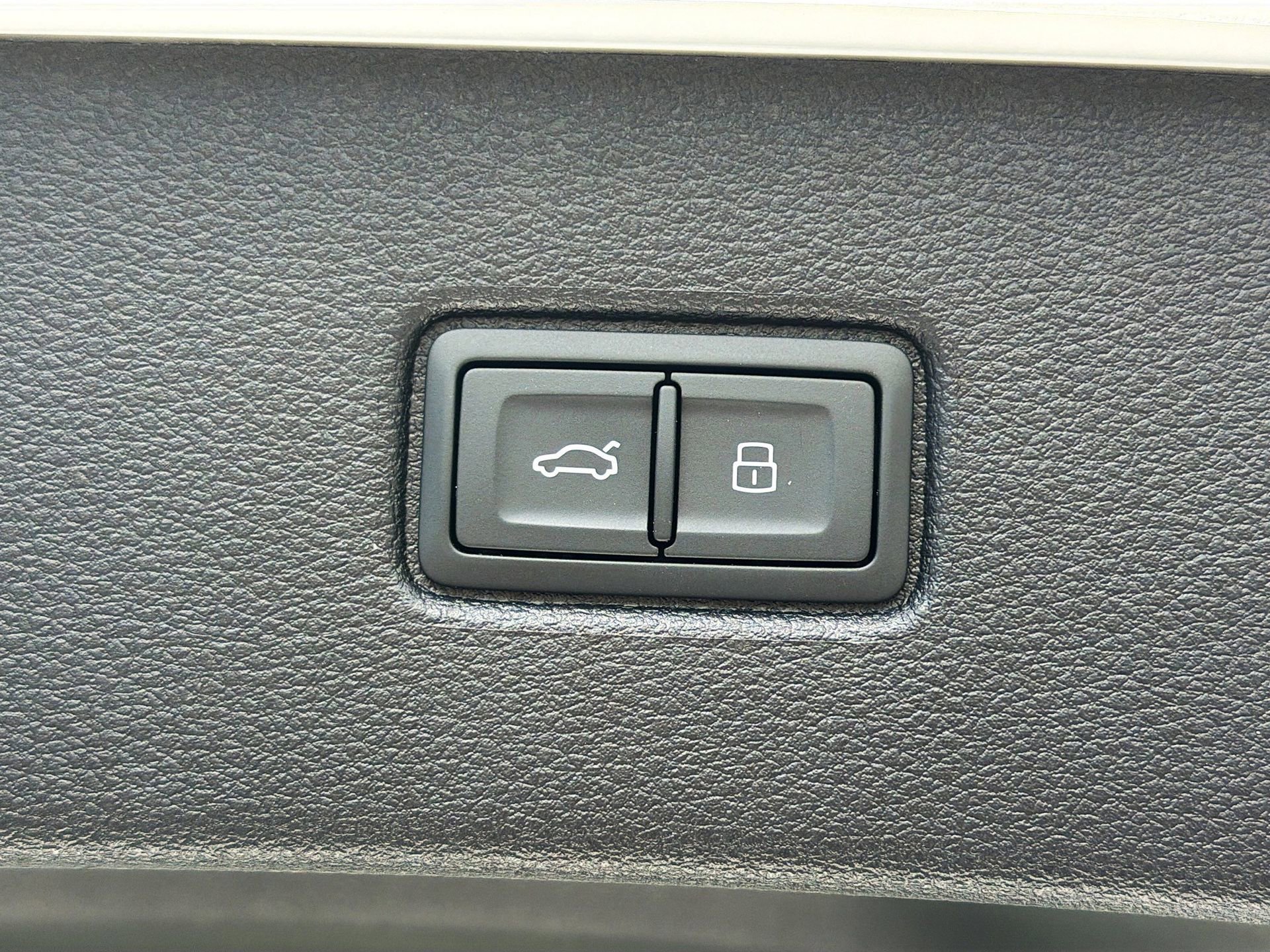 Used 2025 Audi Q7 3.0T Premium image 15