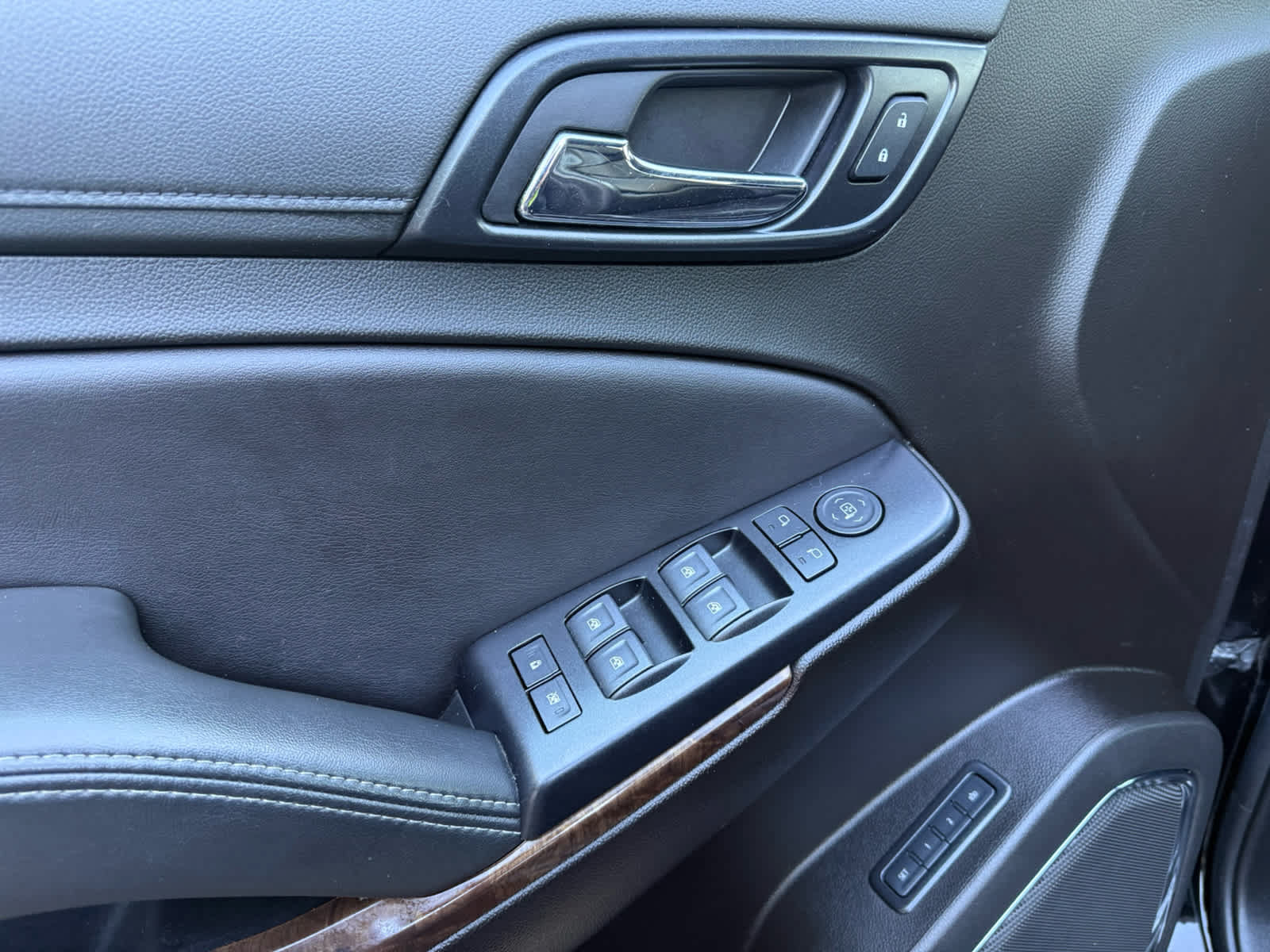 Used 2020 Chevrolet Tahoe LT RWD image 14