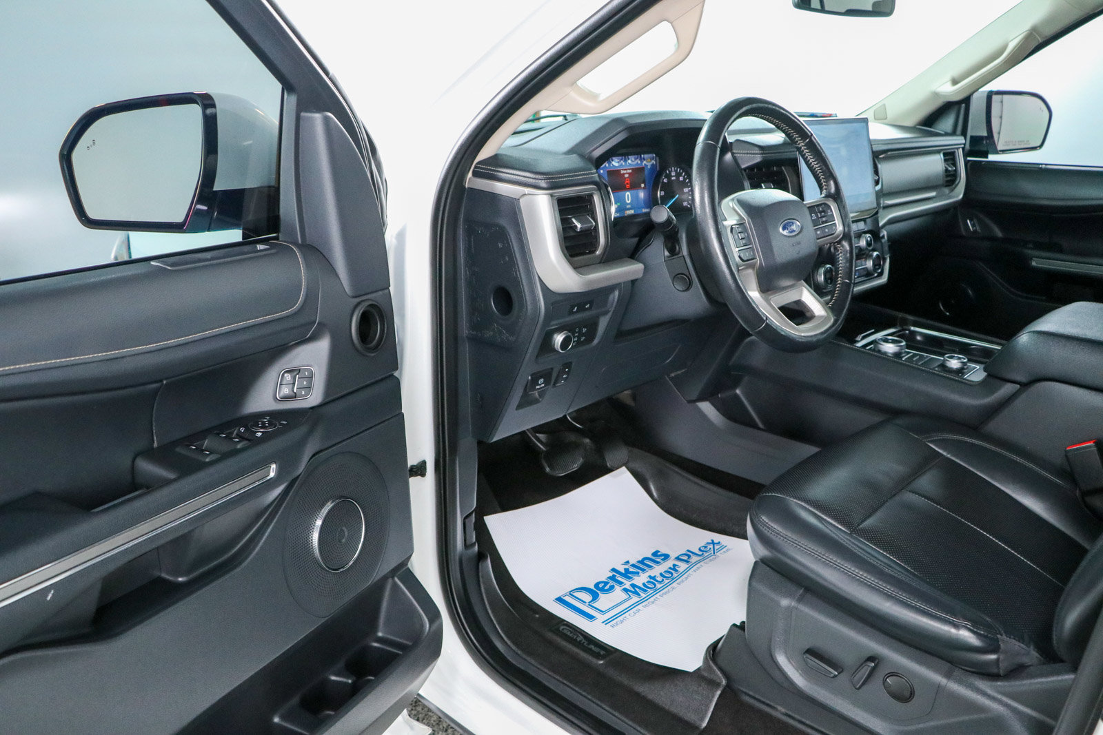 Used 2022 Ford Expedition Max XLT AWD/4WD image 3