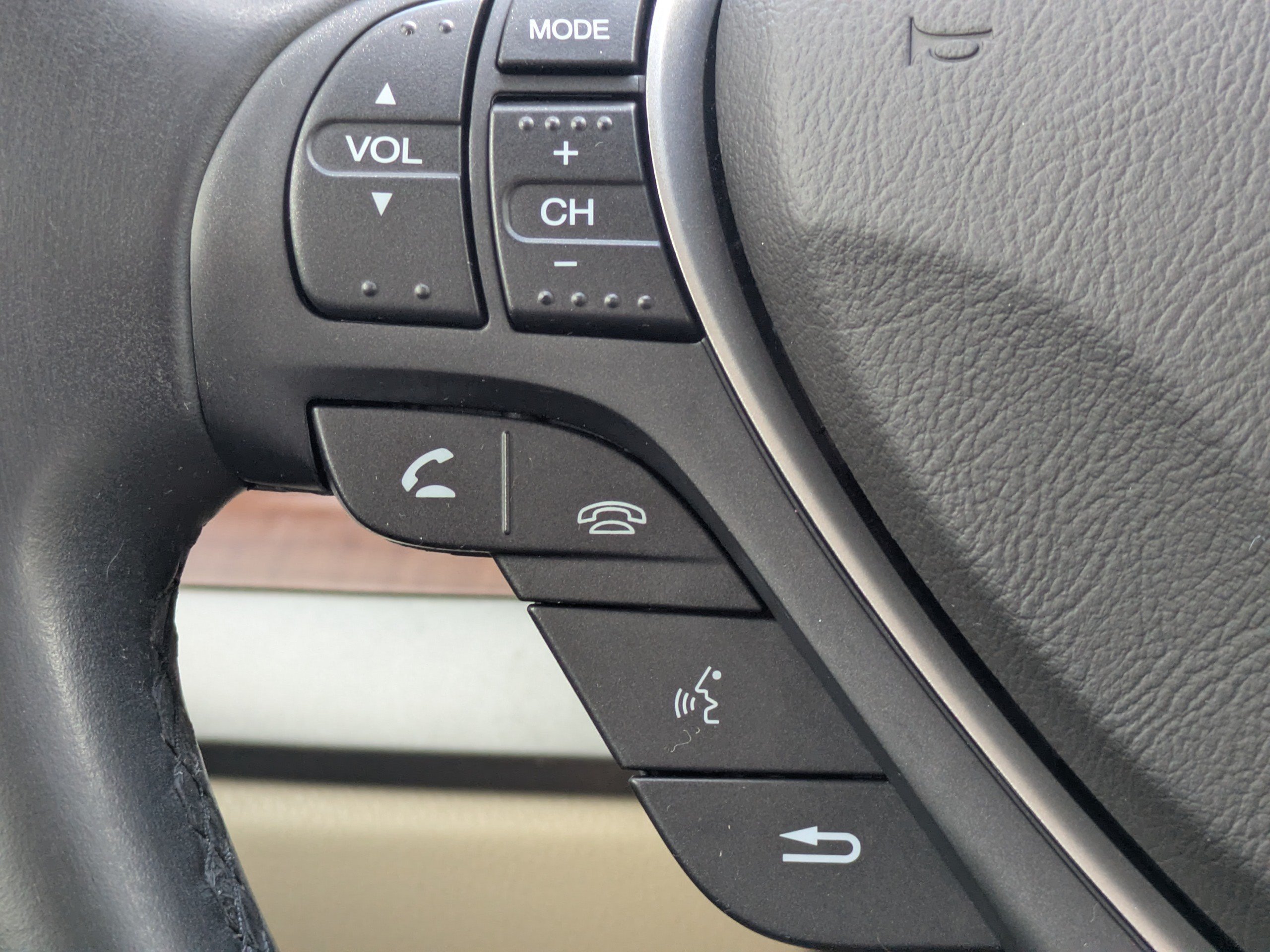 Used 2017 Acura RDX w/ AcuraWatch Plus Package FWD image 24