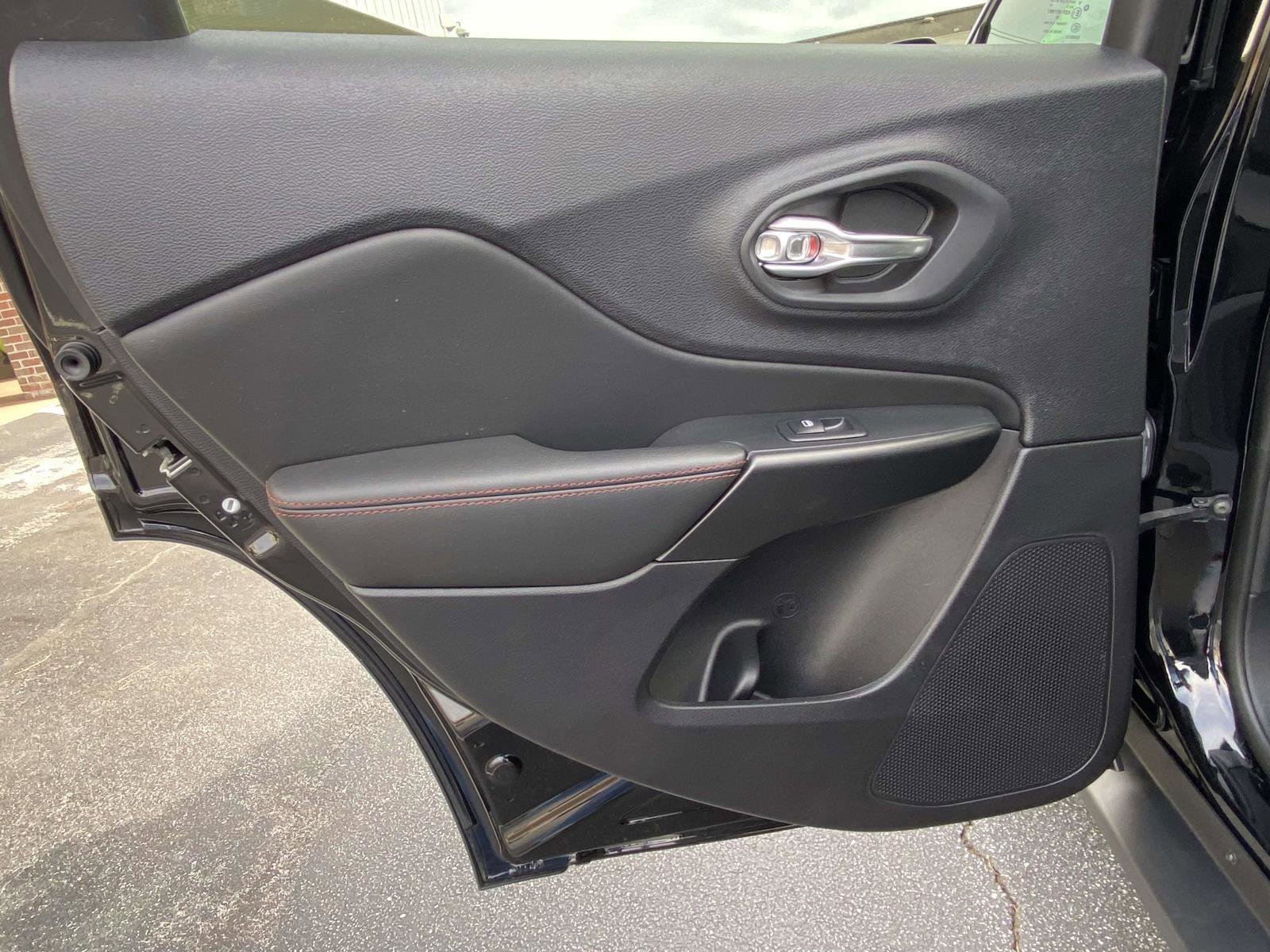 Certified 2022 Jeep Cherokee Trailhawk w/ Trailer Tow Group image 18