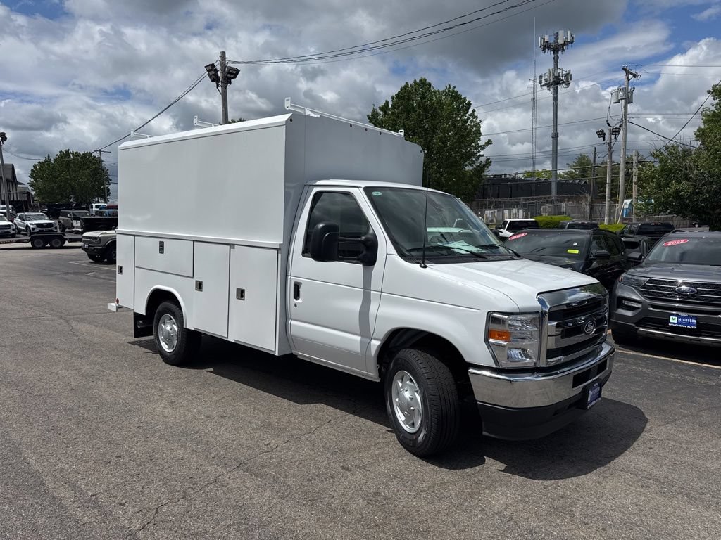 New 2027 Ford E-350 and Econoline 350 Super Duty w/ Power Equipment Group RWD image 3