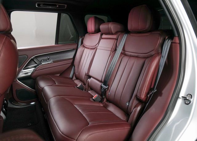 New 2025 Land Rover Range Rover SE image 5