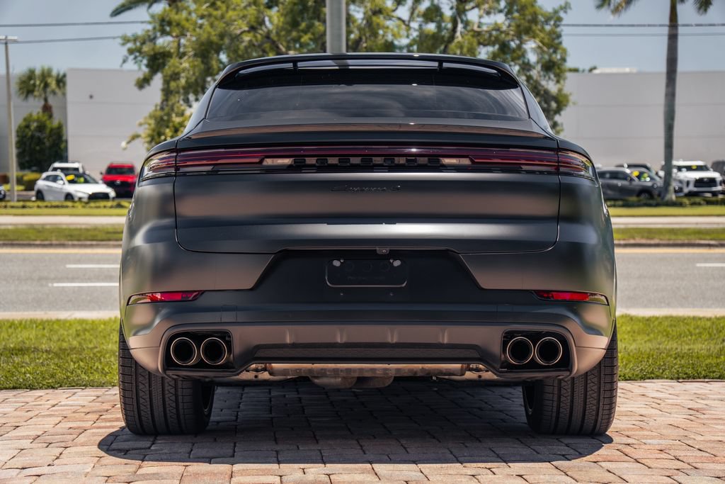 Used 2024 Porsche Cayenne S AWD/4WD image 4