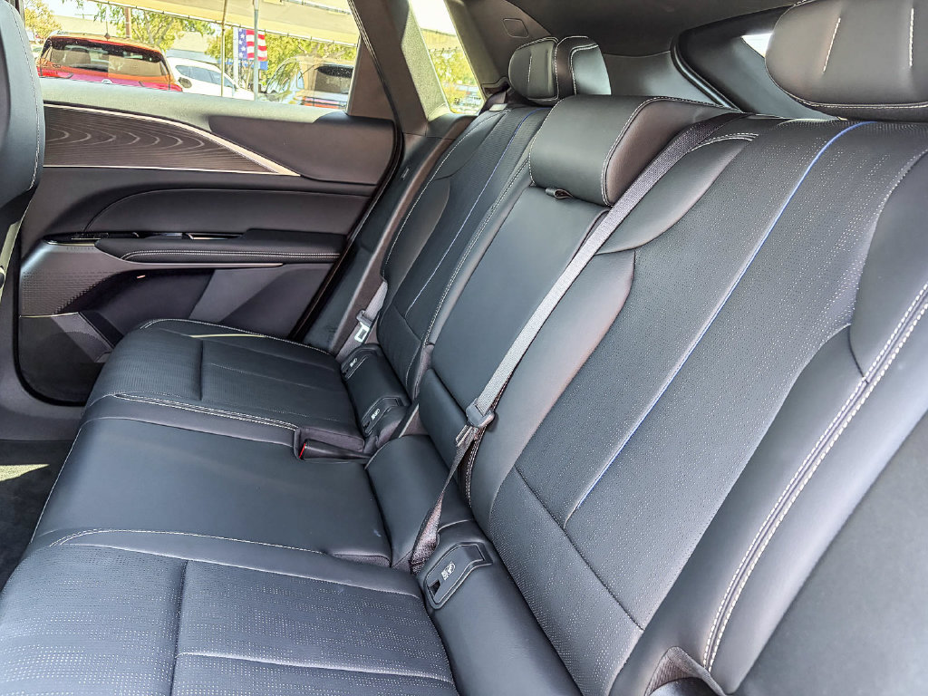 Used 2025 Cadillac Lyriq Luxury AWD/4WD image 35