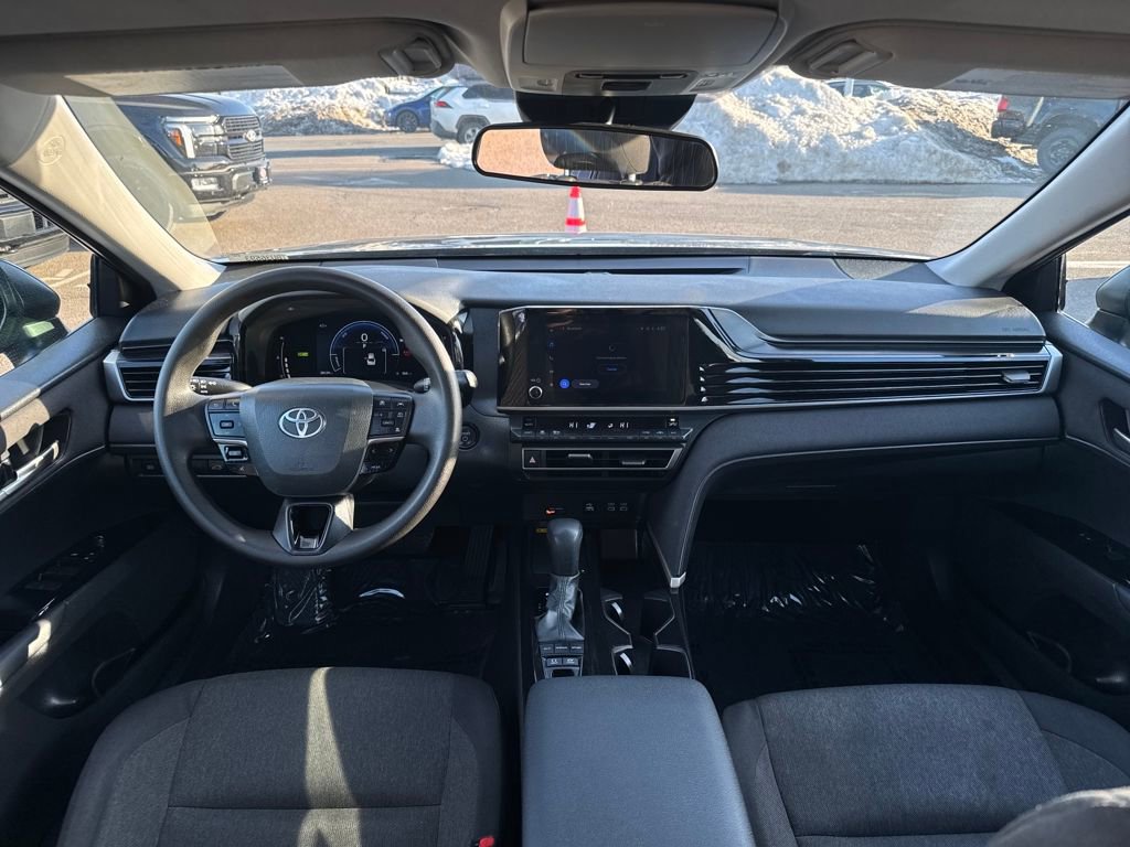Used 2025 Toyota Camry LE image 10