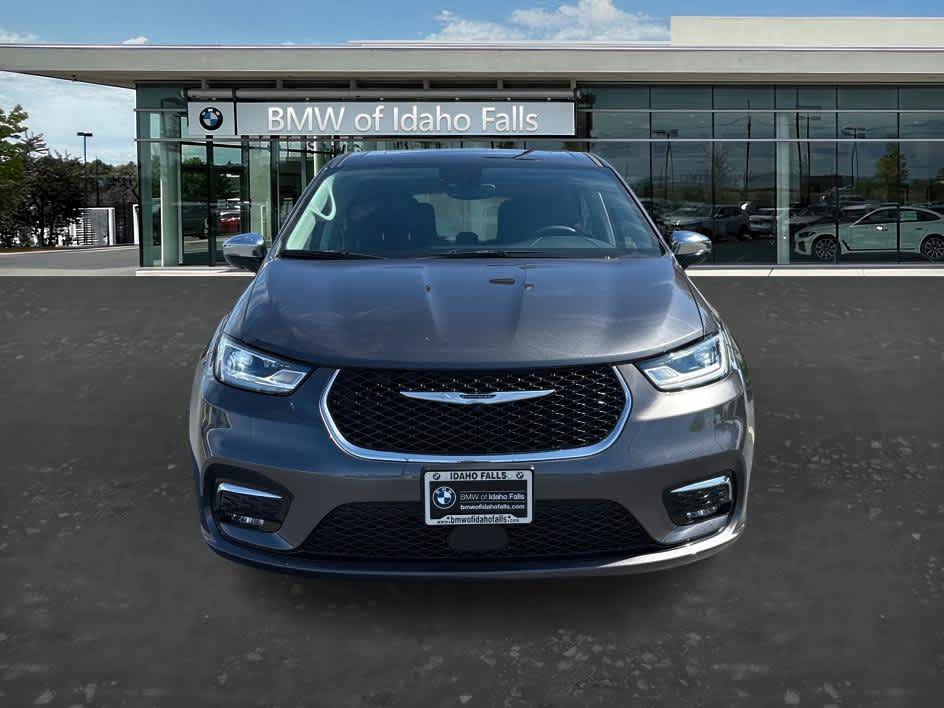 Used 2023 Chrysler Pacifica Limited FWD image 2