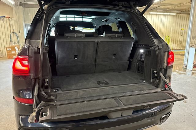 Used 2022 BMW X7 xDrive40i w/ M Sport Package AWD/4WD image 12