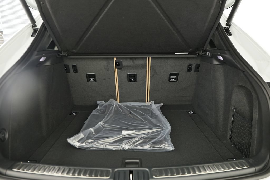 New 2026 Porsche Macan AWD/4WD image 32