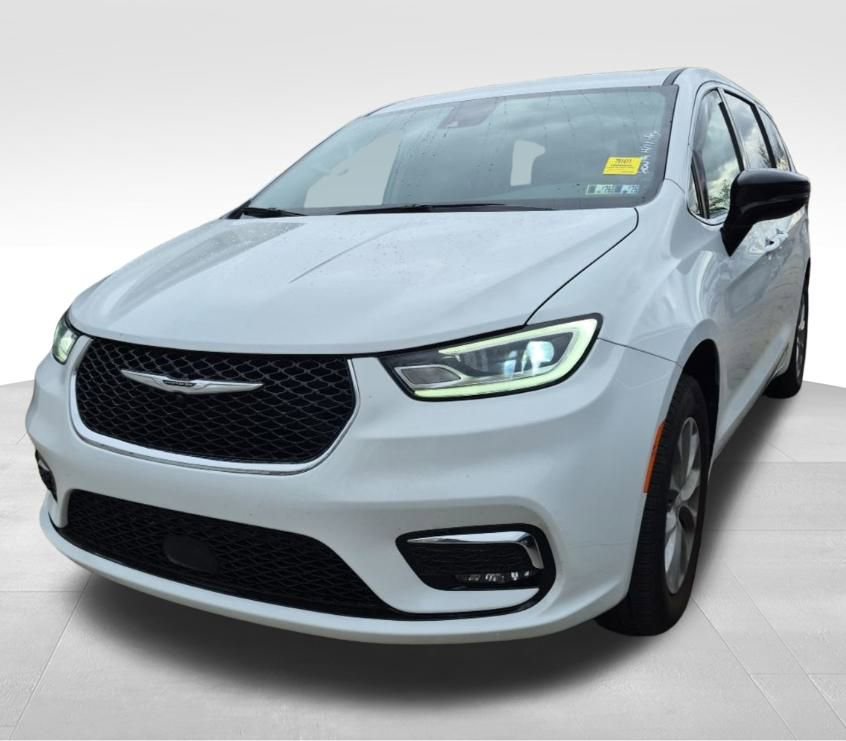 Used 2024 Chrysler Pacifica Touring-L image 29