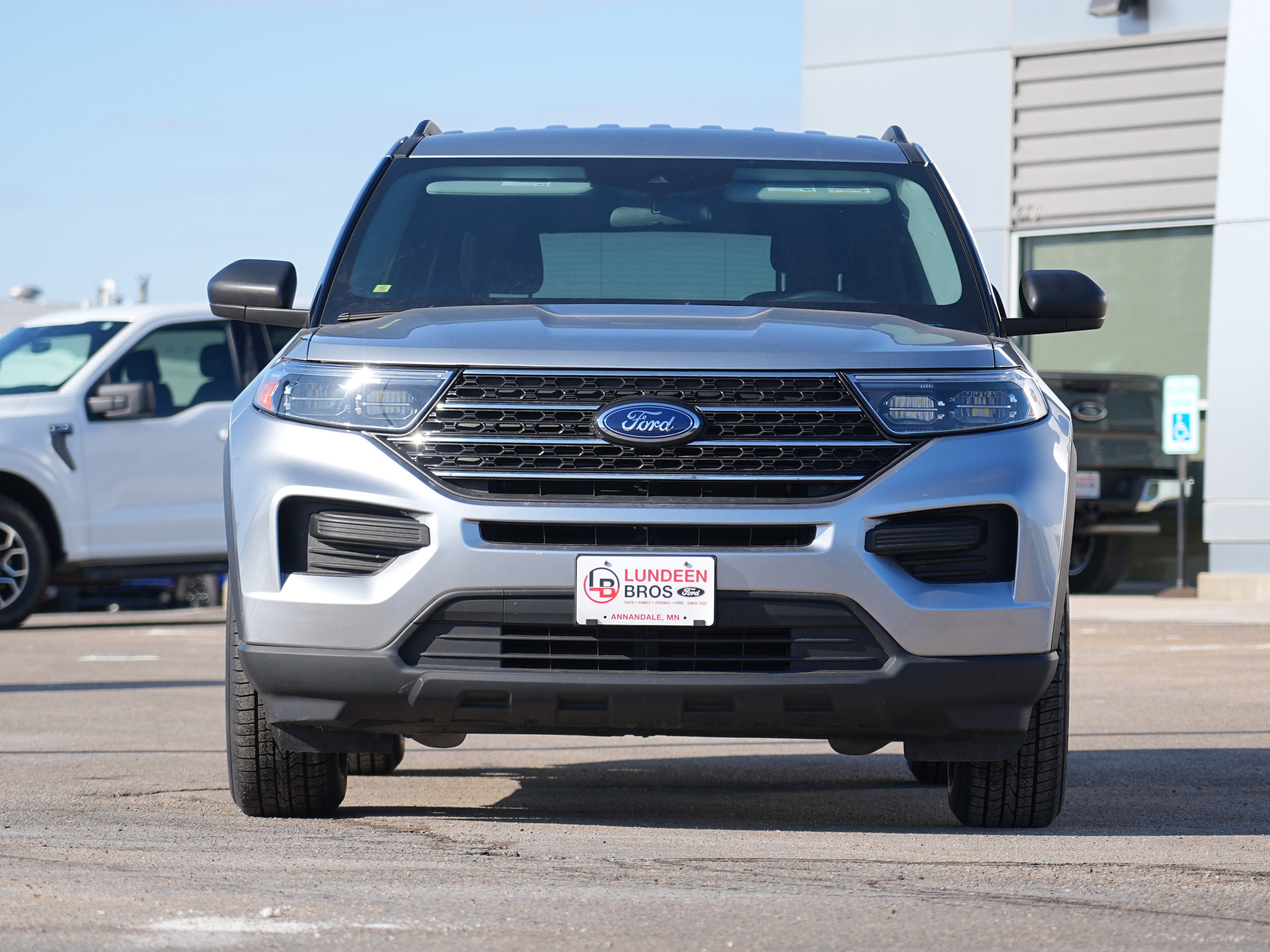 Used 2023 Ford Explorer XLT image 9