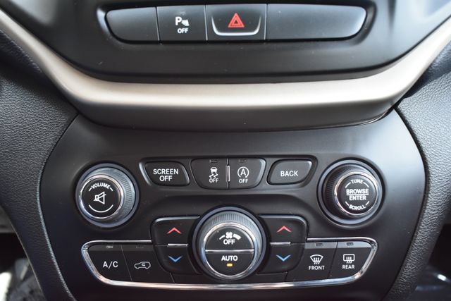 Used 2017 Jeep Cherokee Limited AWD/4WD image 31
