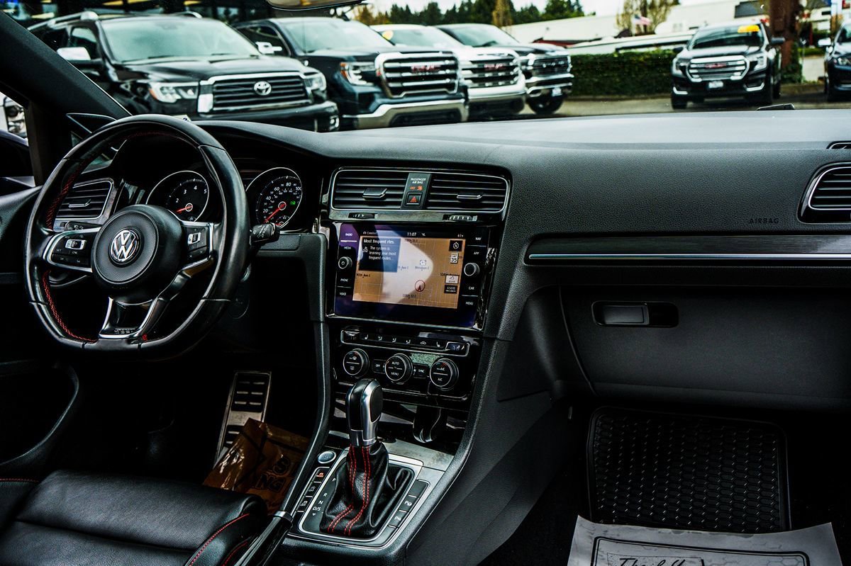 Used 2018 Volkswagen GTI SE FWD image 36