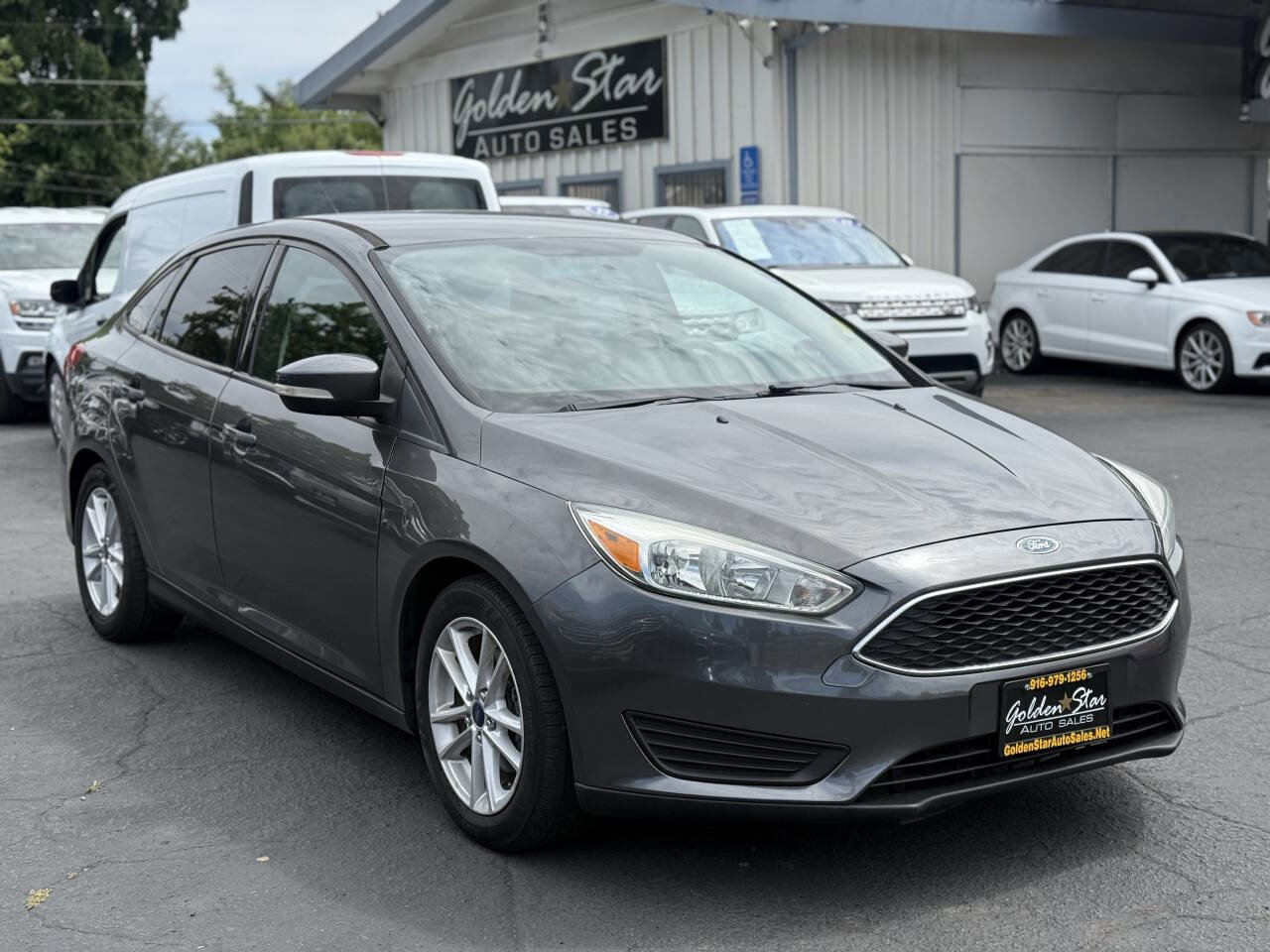 Used 2015 Ford Focus SE FWD image 3