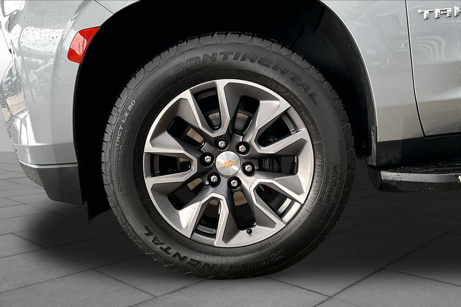 Used 2024 Chevrolet Tahoe LT w/ Luxury Package RWD image 10