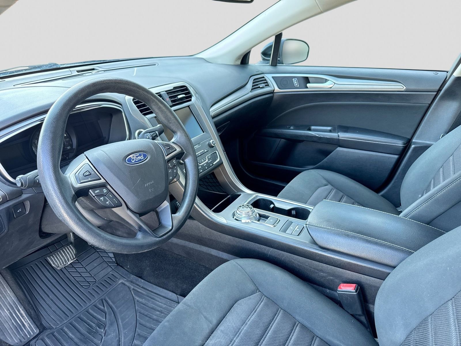 Certified 2020 Ford Fusion SE FWD image 2