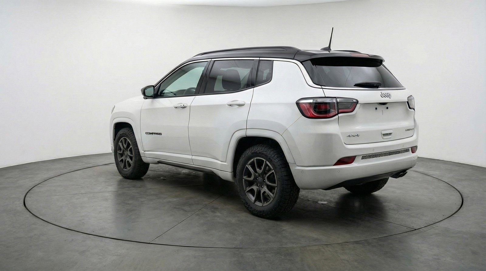 Used 2025 Jeep Compass Trailhawk AWD/4WD image 6