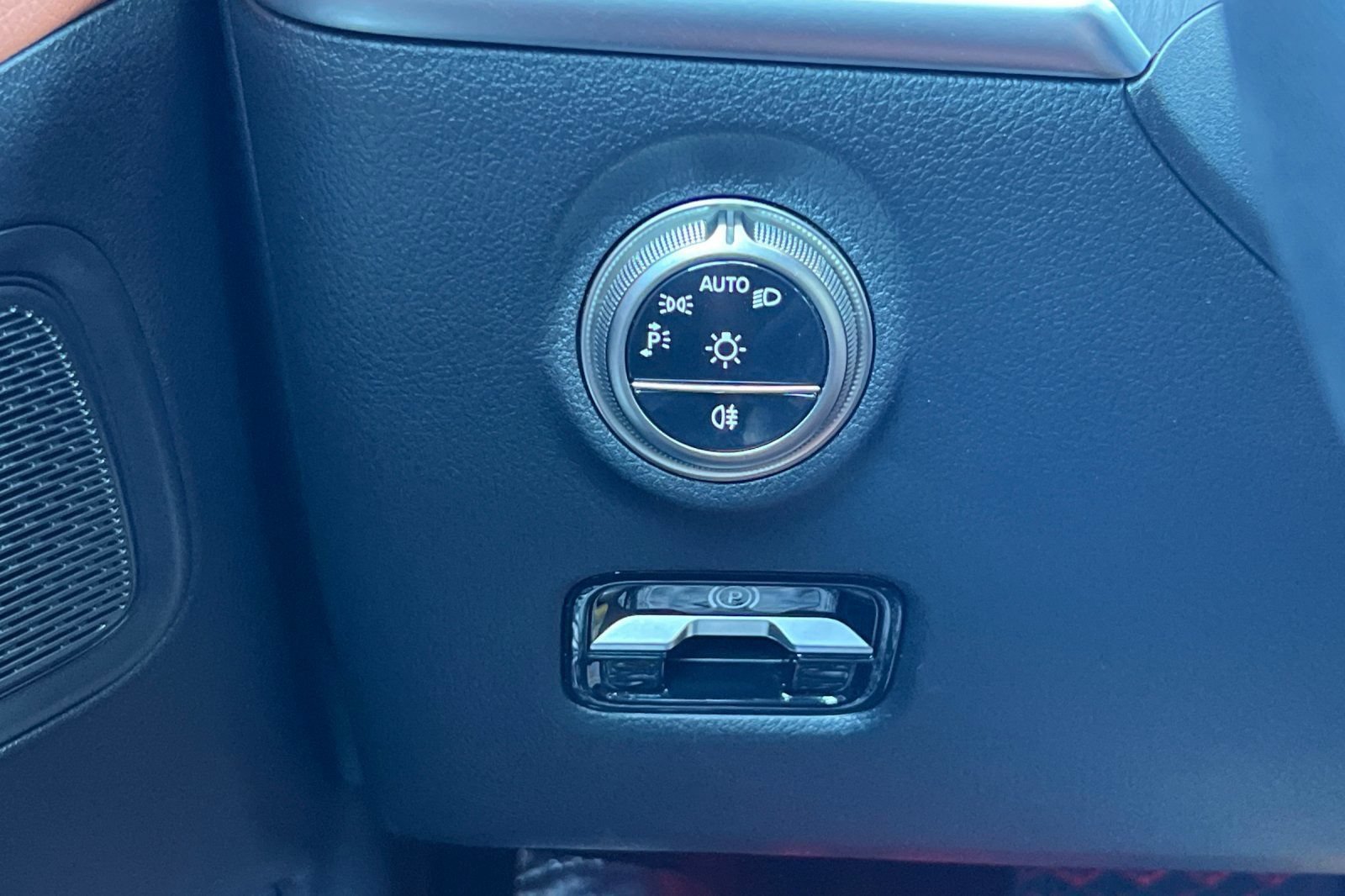 Used 2025 Mercedes-Benz C 300 4MATIC Sedan image 31