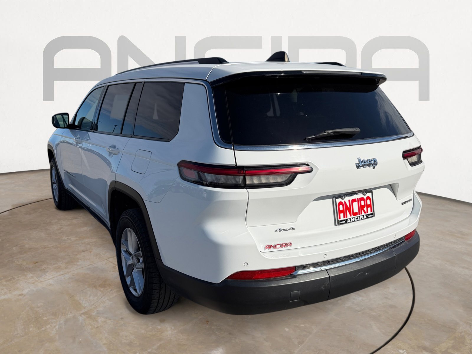 Used 2023 Jeep Grand Cherokee L Laredo image 8