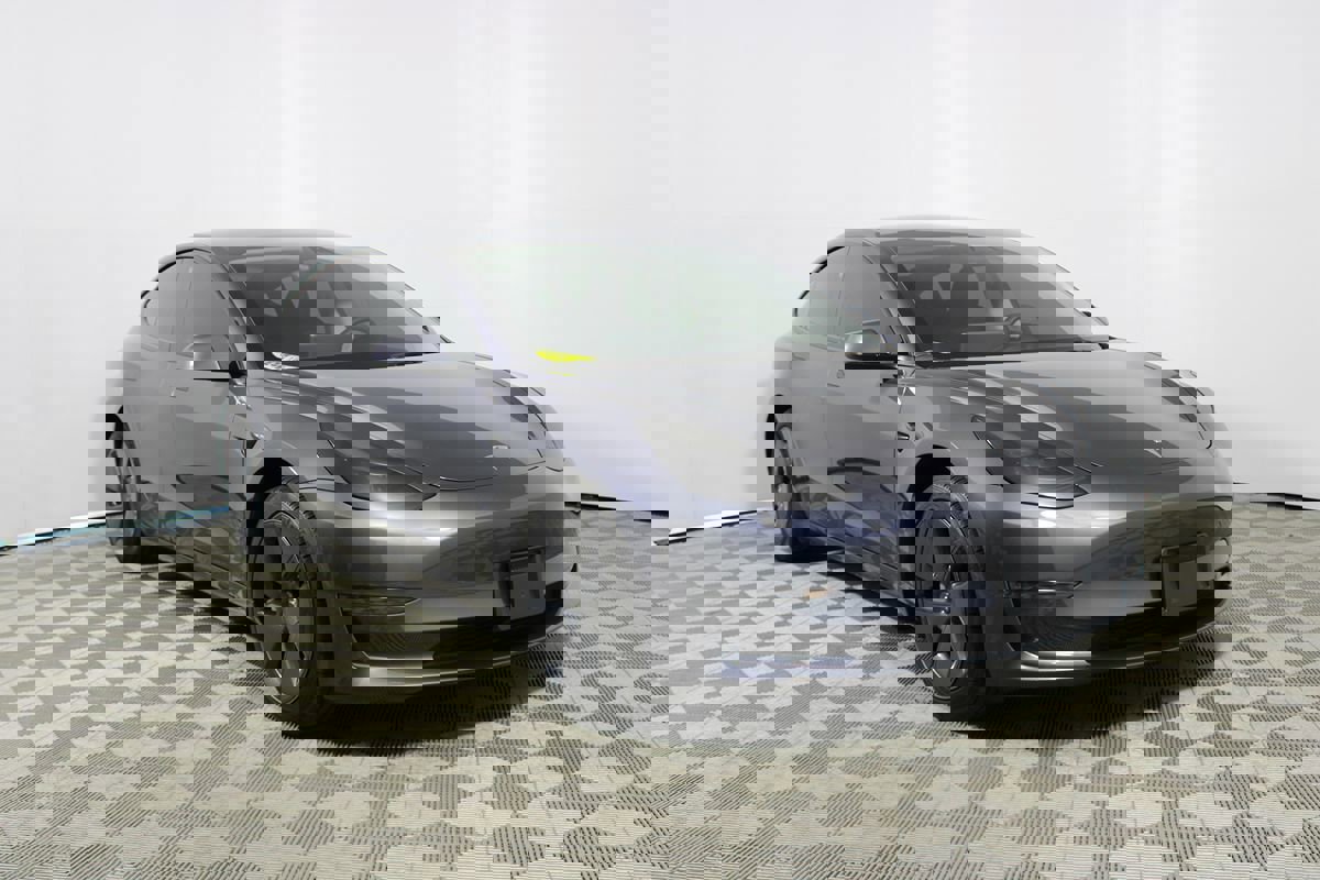 Used 2023 Tesla Model 3 Standard Range image 26