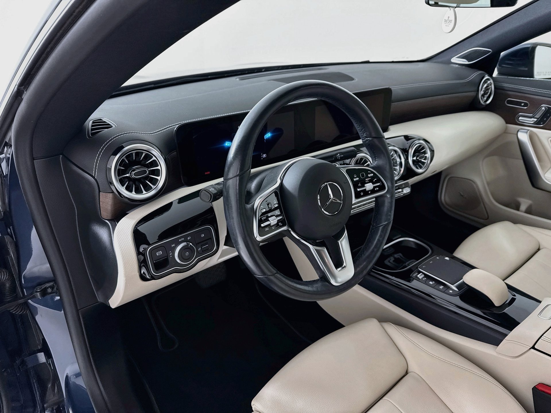 Used 2023 Mercedes-Benz CLA 250 image 10