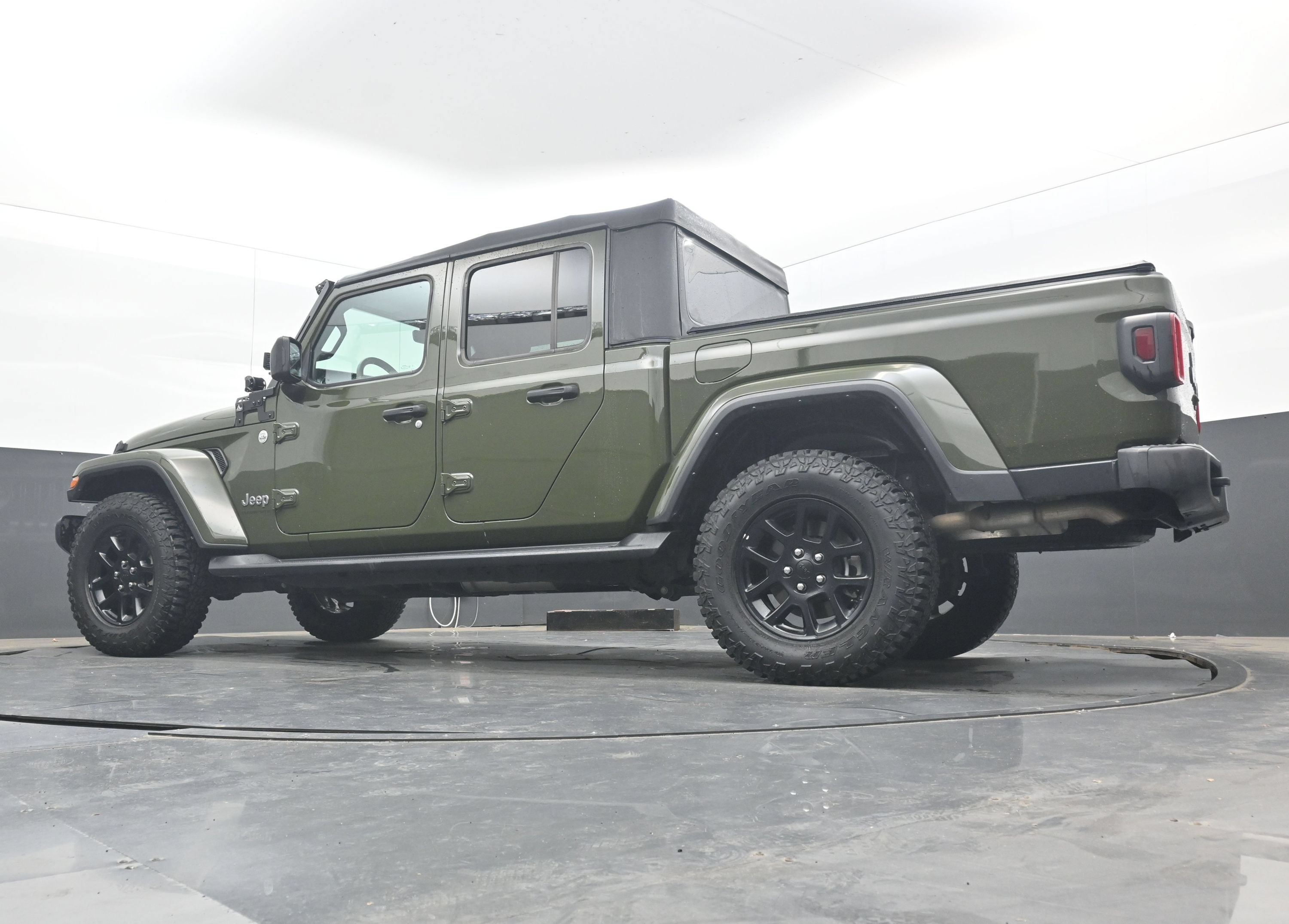 Used 2023 Jeep Gladiator Overland AWD/4WD image 27
