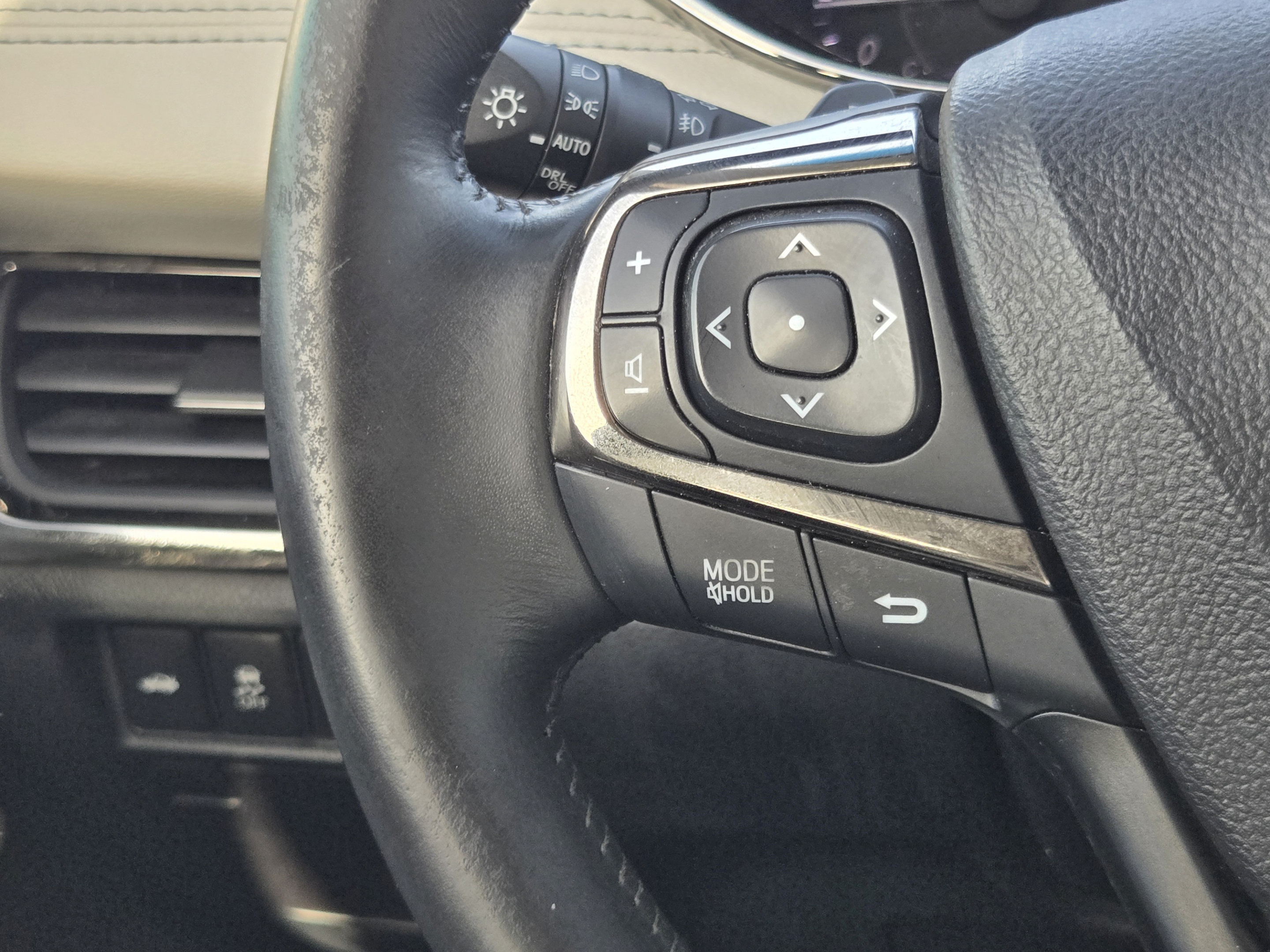 Used 2014 Toyota Avalon Limited w/ Technology Package FWD image 25