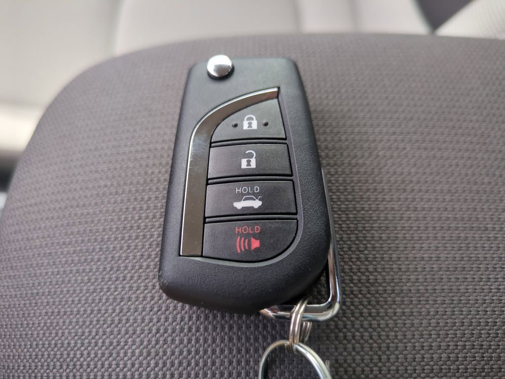 Used 2022 Toyota Corolla LE image 30