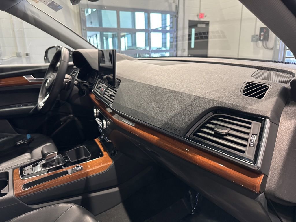 Used 2023 Audi Q5 2.0T Premium w/ Convenience Package image 40