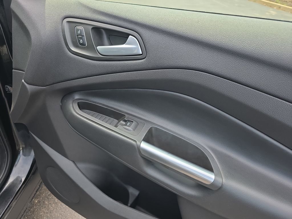 Used 2018 Ford Escape SE w/ SE Sync 3 Package FWD image 21