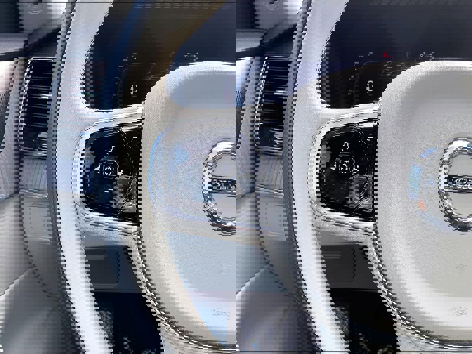 Used 2023 Volvo XC90 T8 Plus w/ Protection Package Premier image 21