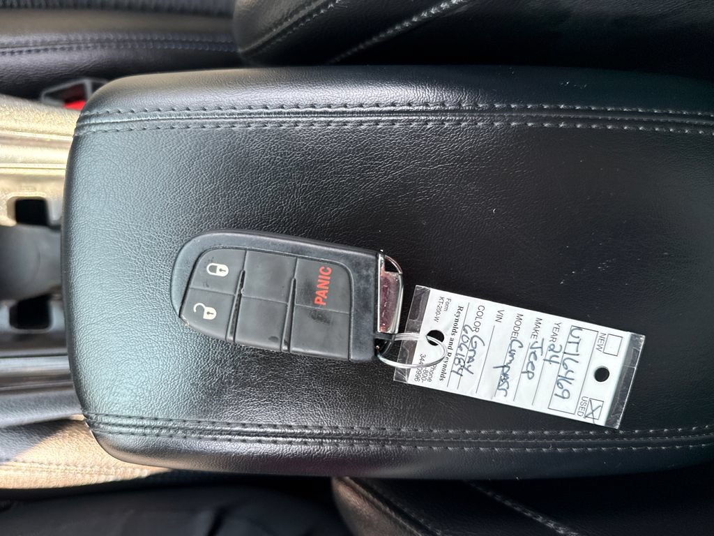 Used 2024 Jeep Compass Latitude AWD/4WD image 36