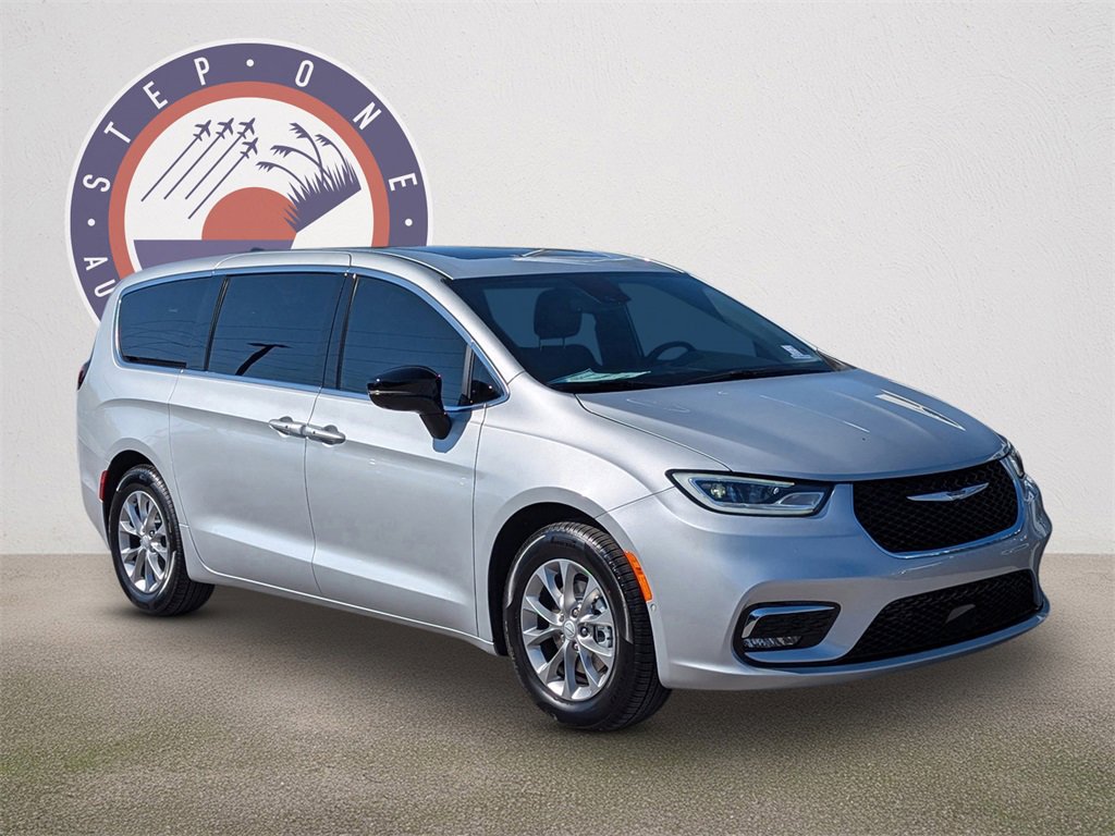 New 2026 Chrysler Pacifica Limited image 2