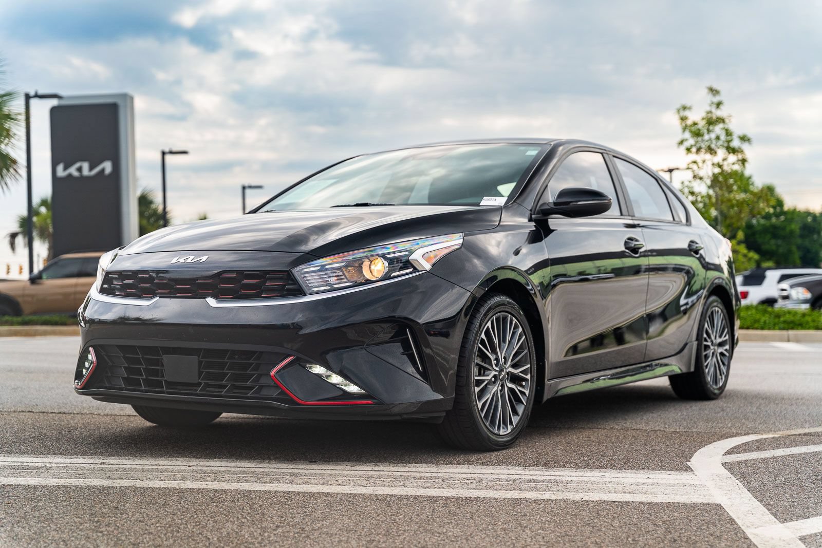 Used 2023 Kia Forte GT-Line w/ GT-Line Technology Package FWD image 3