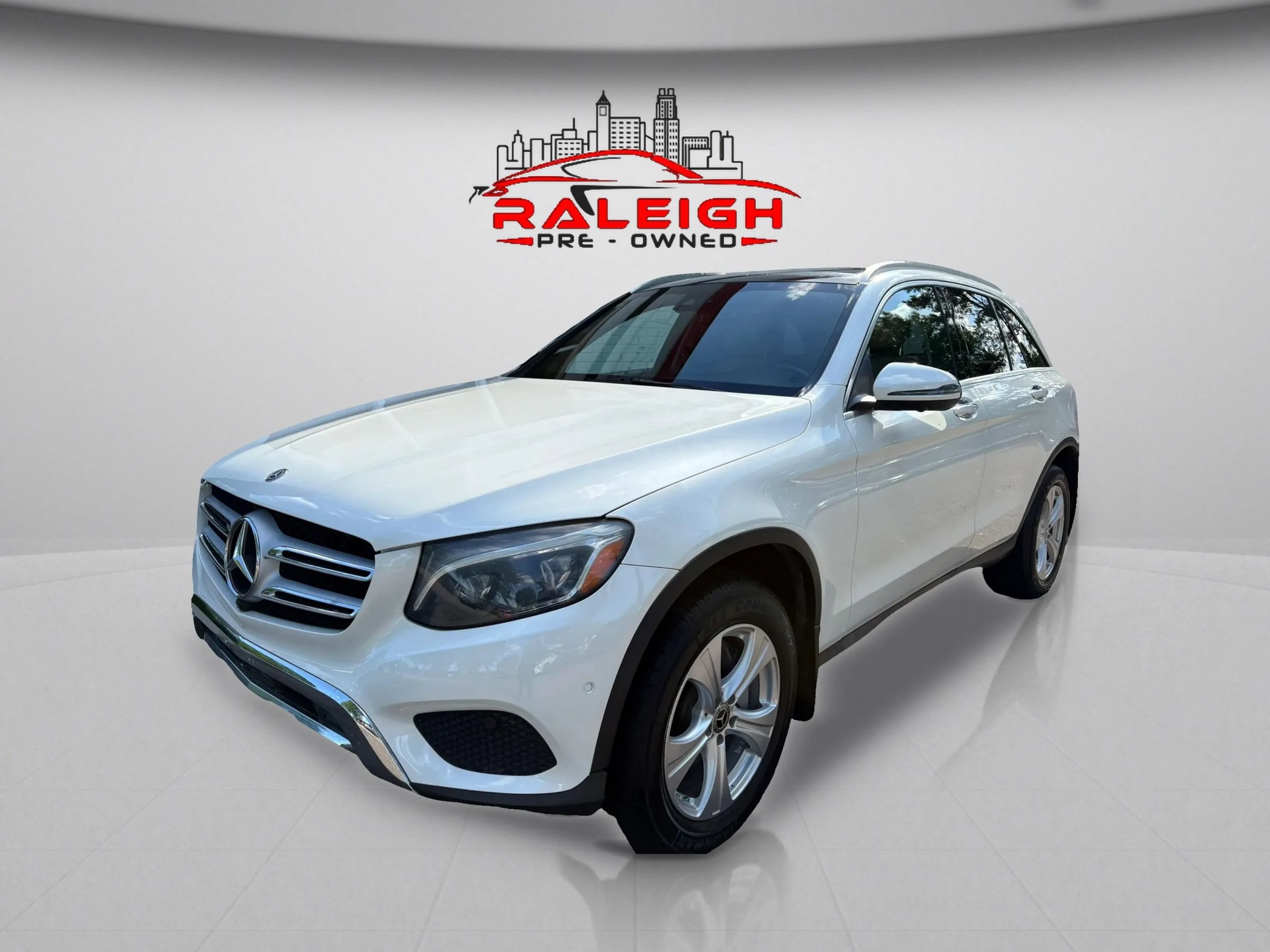 Used 2018 Mercedes-Benz GLC 300 4MATIC image 2