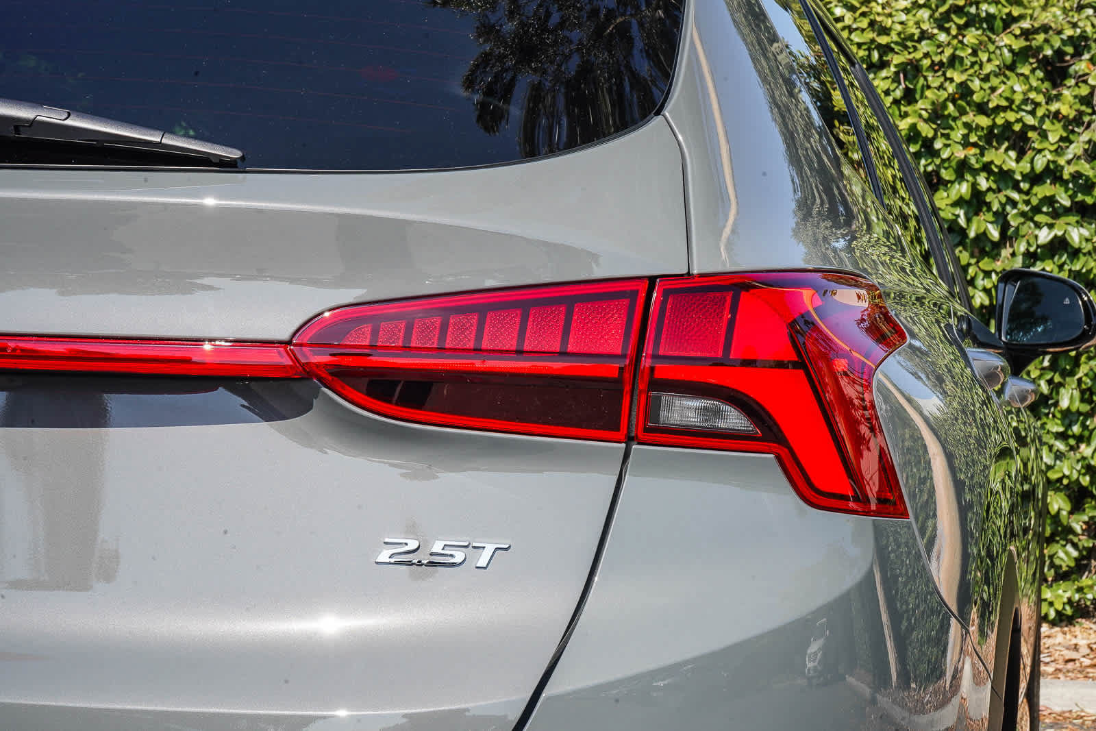 Used 2023 Hyundai Santa Fe Limited FWD image 7