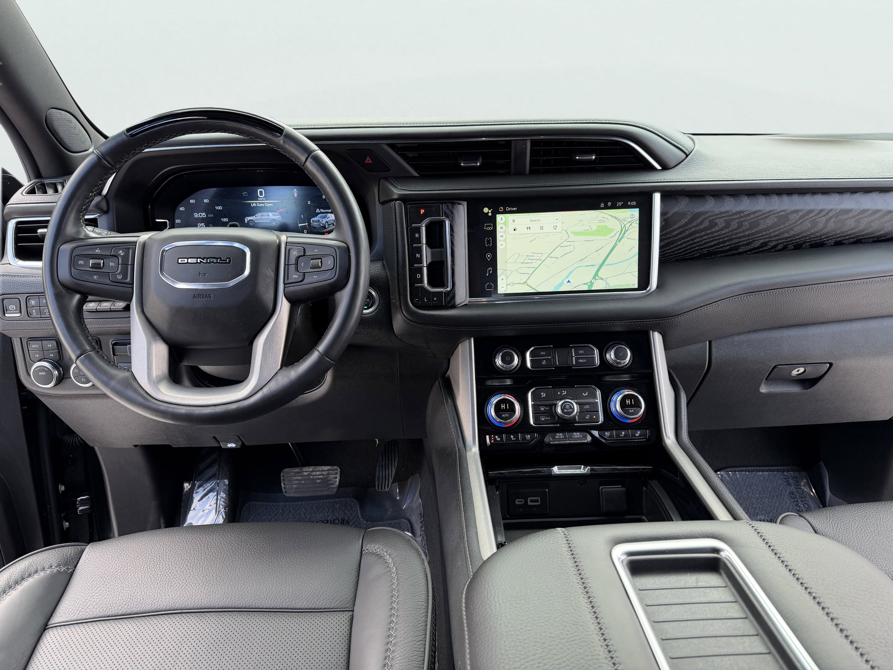 Used 2024 GMC Yukon XL Denali w/ Advanced Technology Package image 2