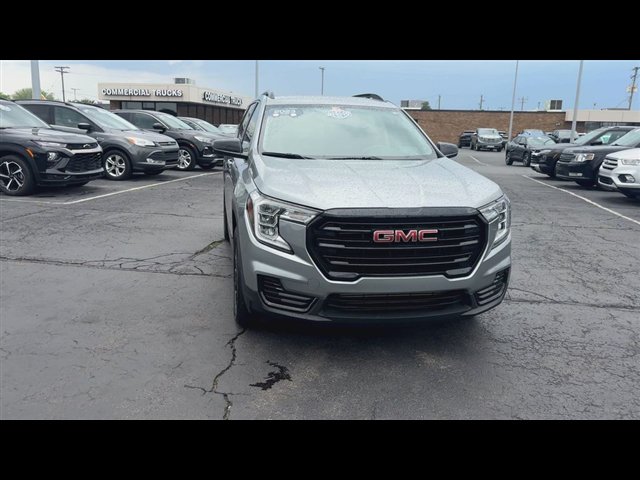 Certified 2023 GMC Terrain SLE w/ Driver Convenience Package AWD/4WD image 3