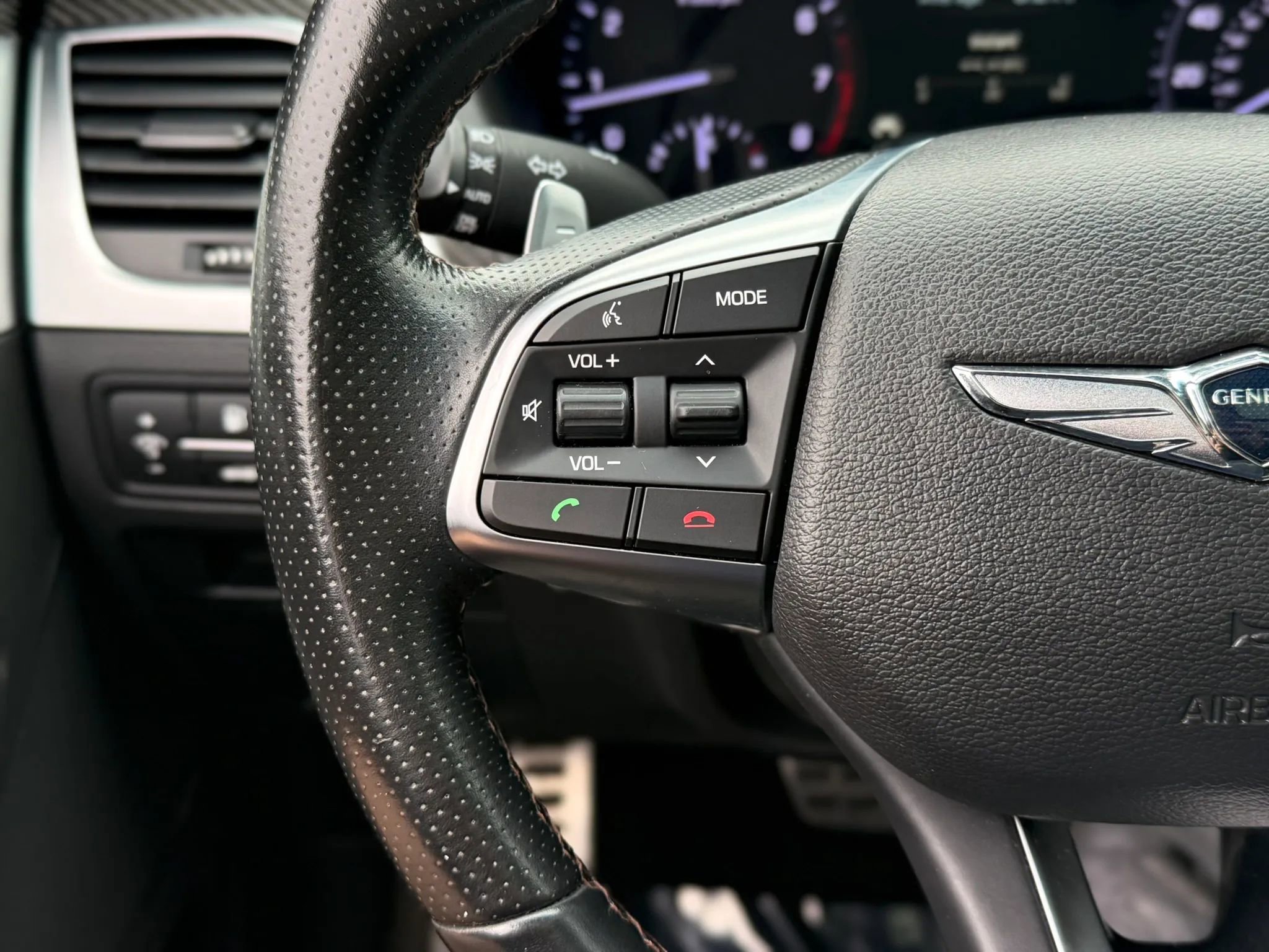Used 2018 Genesis G80 3.3T Sport RWD image 16