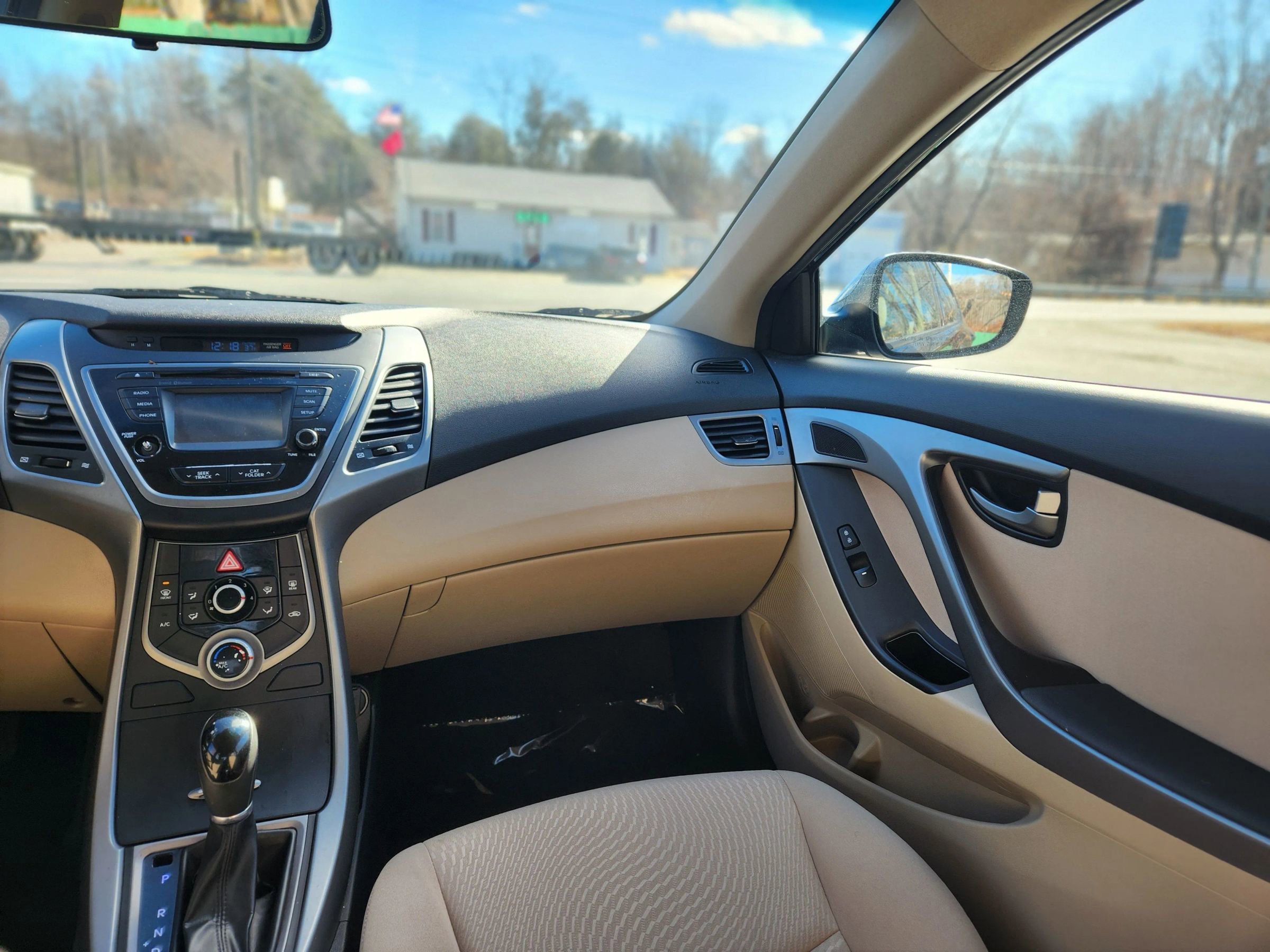 Used 2015 Hyundai Elantra SE w/ Option Group 02 FWD image 28