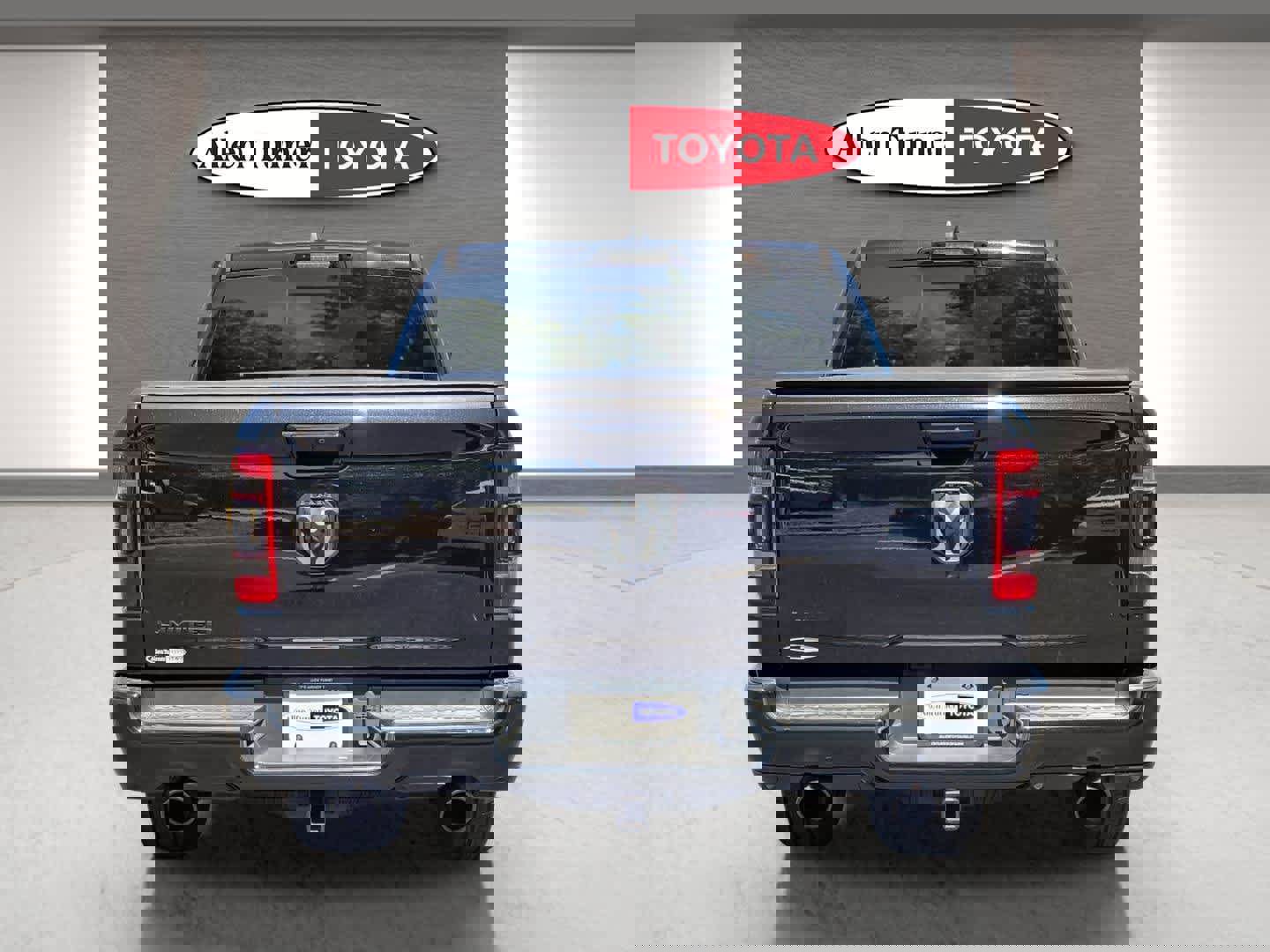 Used 2021 RAM 1500 Limited w/ Night Edition image 8