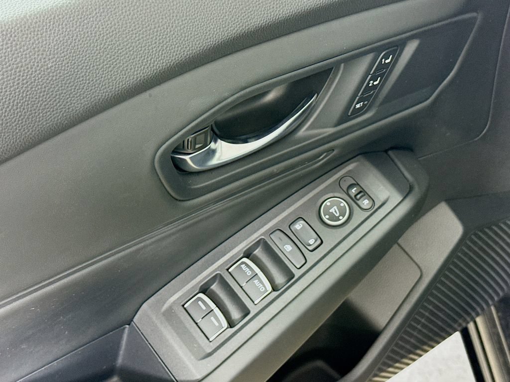 Used 2023 Honda Accord EX-L image 19