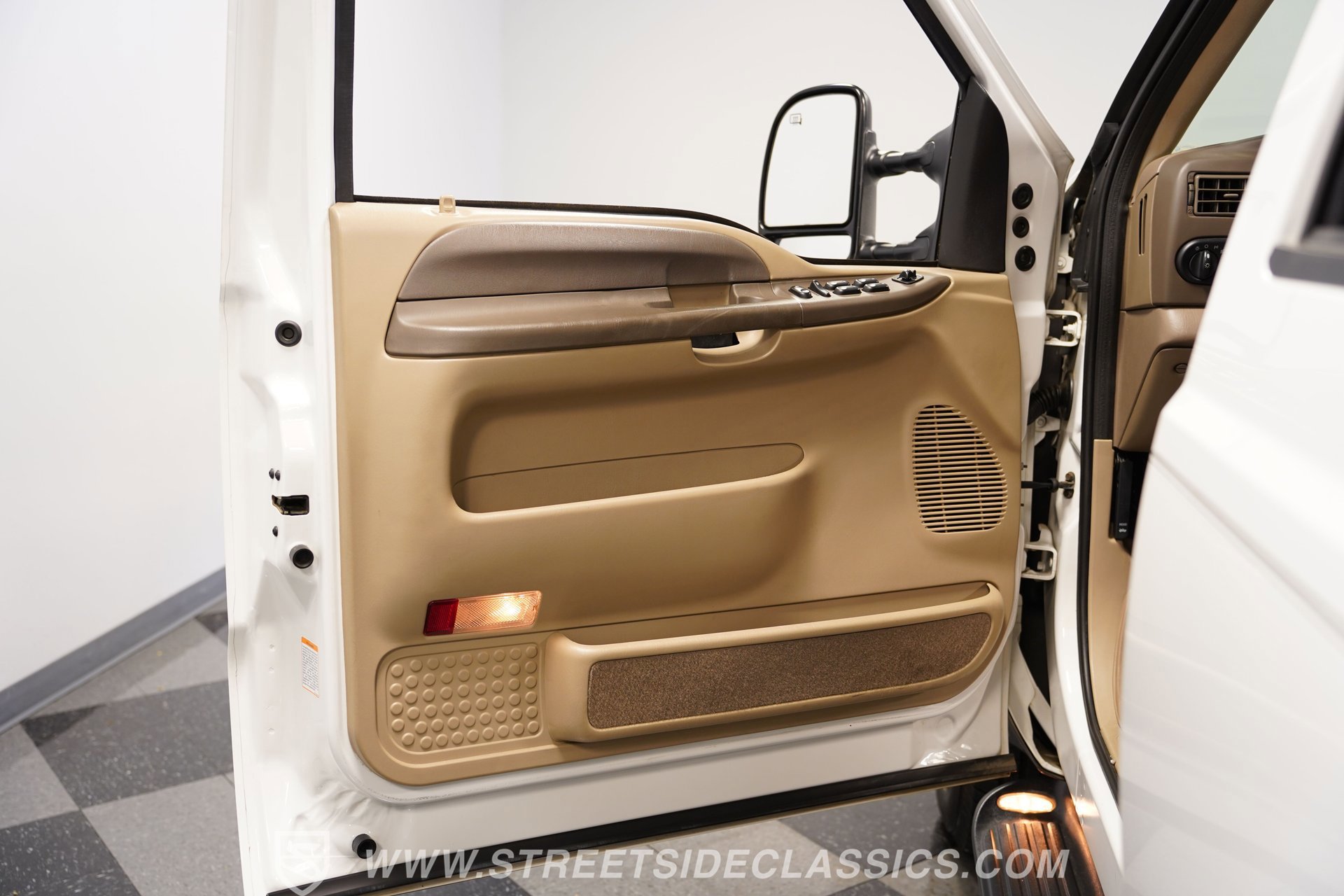 Used 2002 Ford Excursion XLT image 37