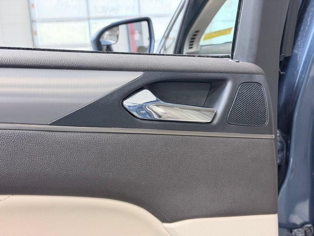 Used 2018 Lincoln MKC Premiere FWD image 17