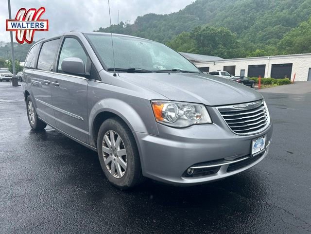 Used 2016 Chrysler Town & Country Touring FWD image 1