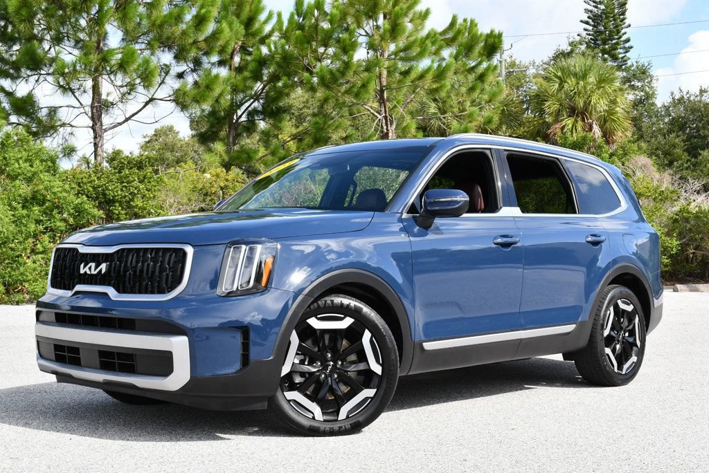 Used 2023 Kia Telluride EX FWD image 2
