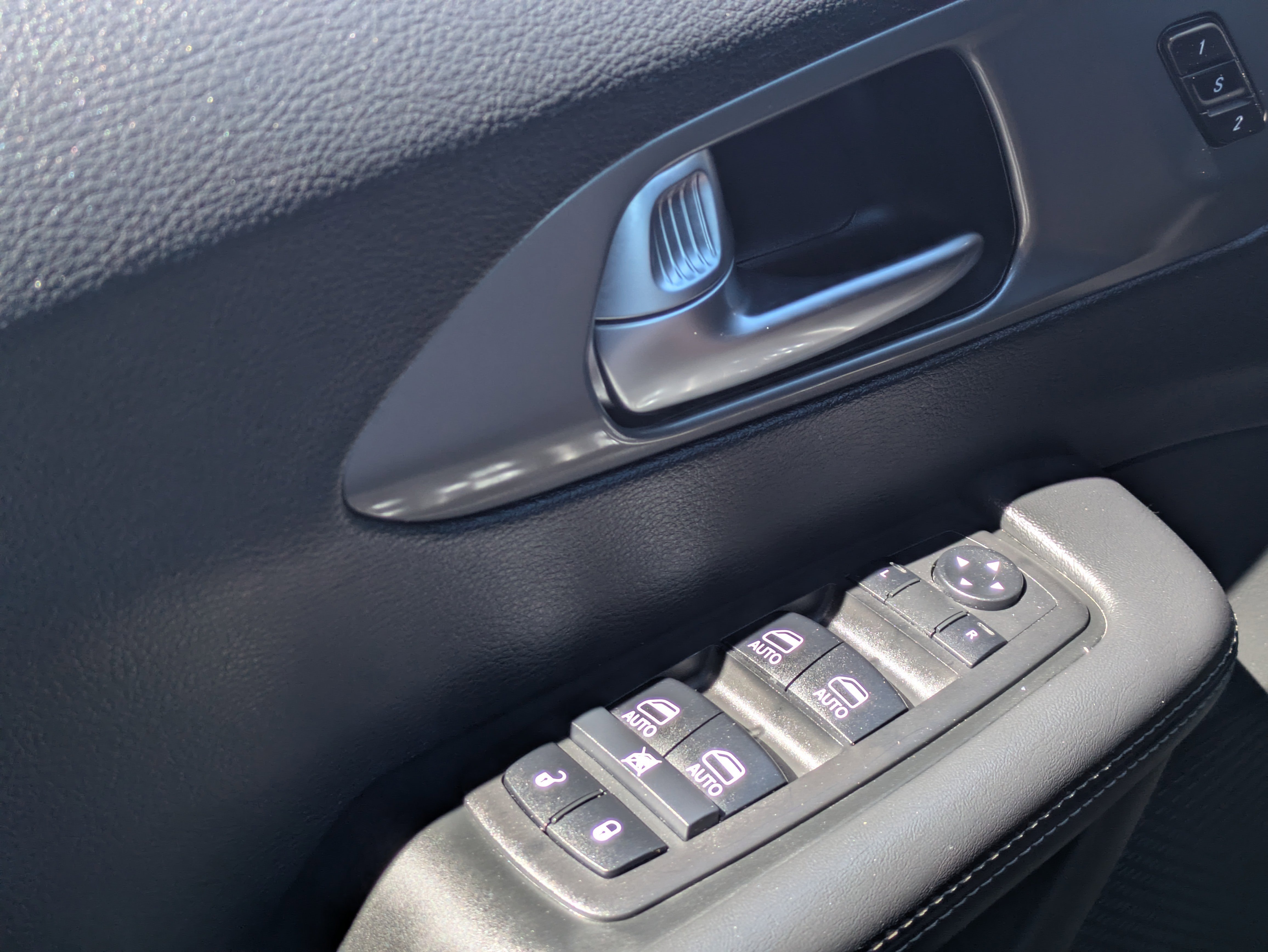 Used 2025 Chrysler Pacifica Select image 28