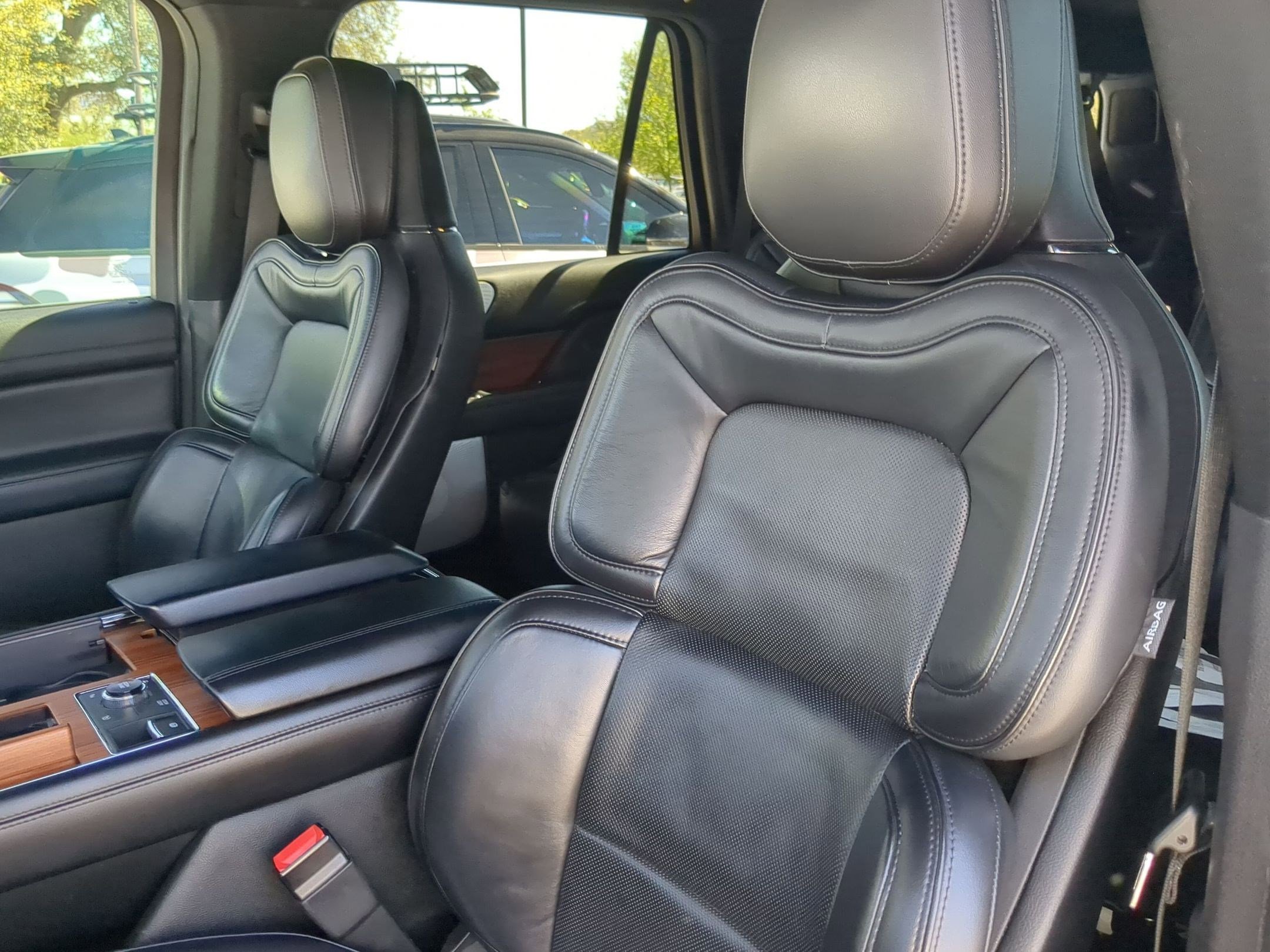 Used 2019 Lincoln Navigator L Reserve image 10