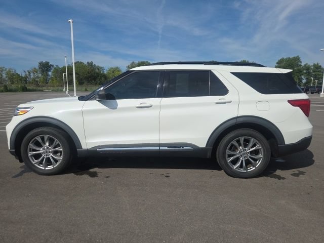 Used 2020 Ford Explorer XLT w/ Equipment Group 202A AWD/4WD image 15